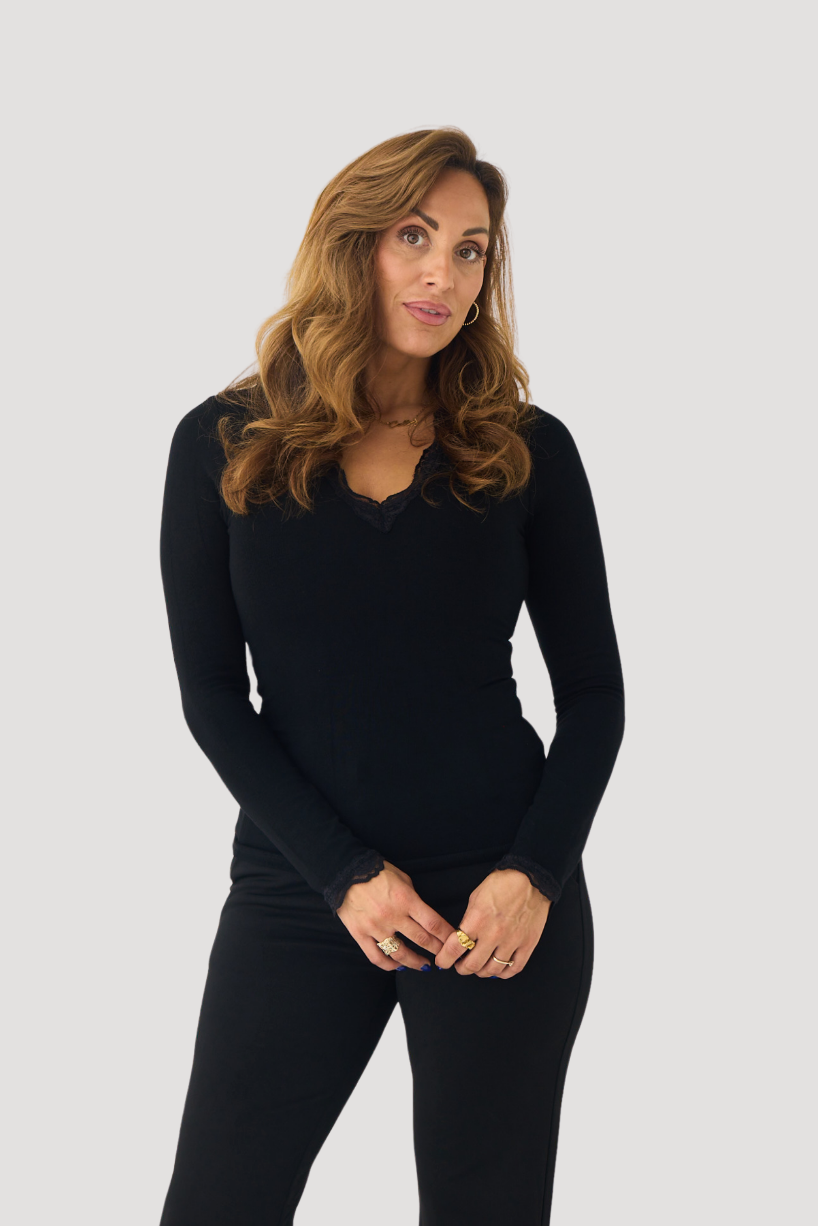 LACE V-NECK LONG SLEEVE